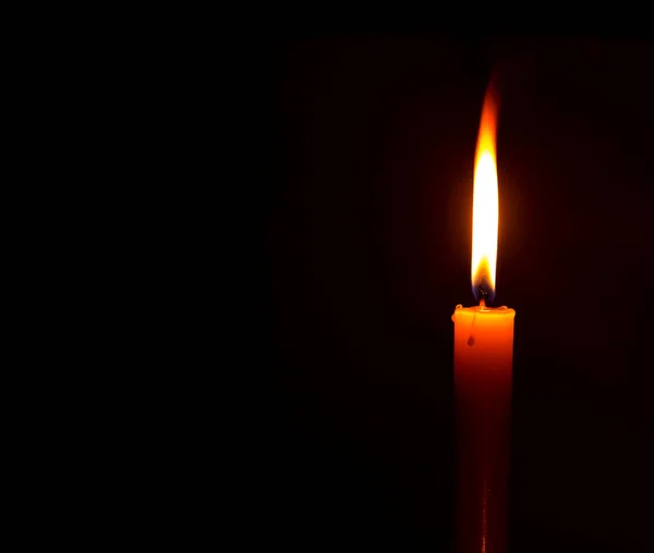 Światło dla duchowości ceremonia przed Czarna świeca — Zdjęcie stockowe