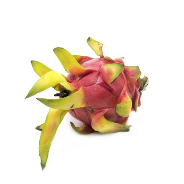 Ejderha meyvesi beyaz arka planda izole.