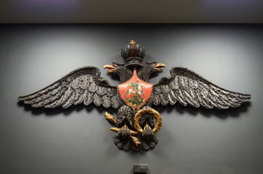 Devletin gücünün sembolü olarak çift başlı kartal..