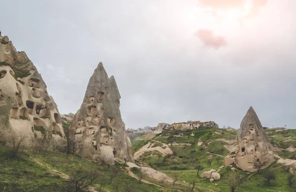 Blick auf die vulkanischen Felsen in Kappadokien. Goreme-Nationalpark — Stockfoto