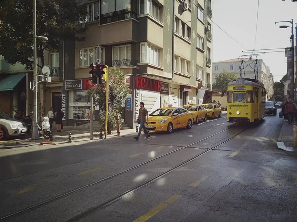 Istanbul Turkey September 2018 Vintage Yellow Tram Pedestrians Moda Street — Stock Photo, Image