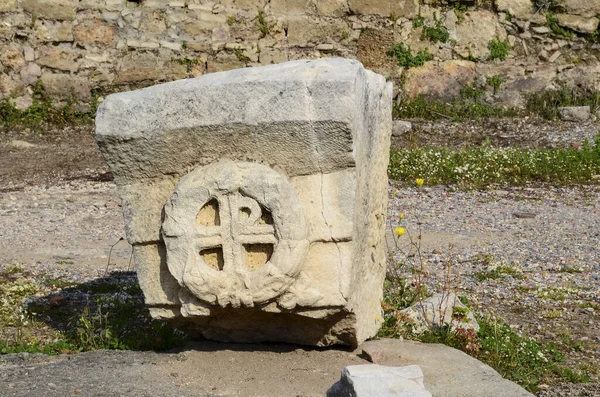 Pedazo Muro Piedra Con Imagen Tridimensional Una Cruz Bizantina — Foto de Stock