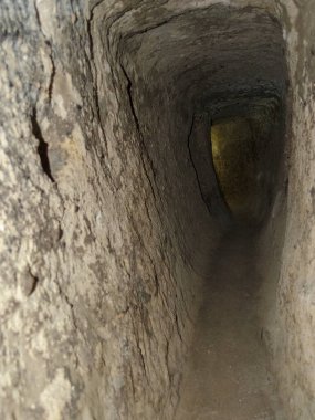 Derinkuyu yeraltı kenti, Türkiye 'nin Kapadokya kentinde yer alan çok katlı antik bir mağara kentidir..
