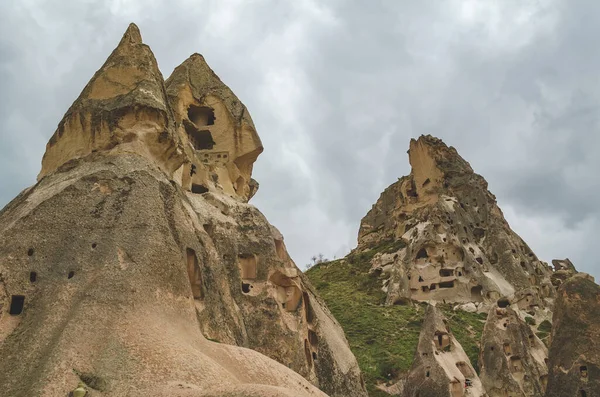 Abandoned dwellings in the rocks of volcanic tuff in Turkish Cappadocia. — Stock Photo, Image