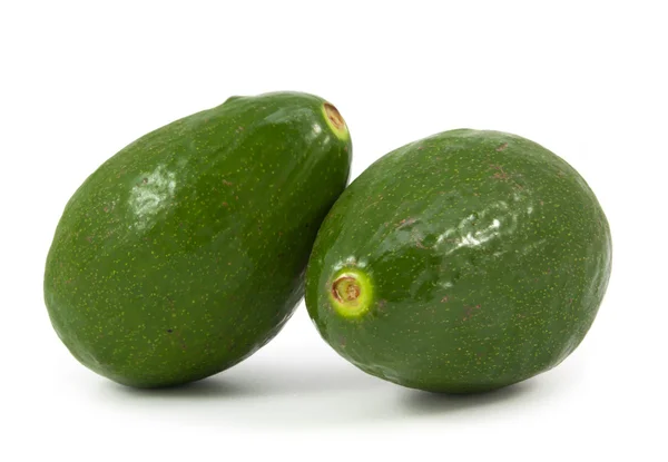 Zwei reife Avocados isoliert — Stockfoto