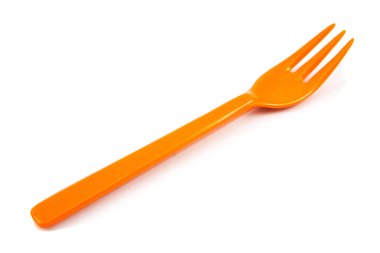 Beyaz arka plan üzerinde izole turuncu plastik çatal