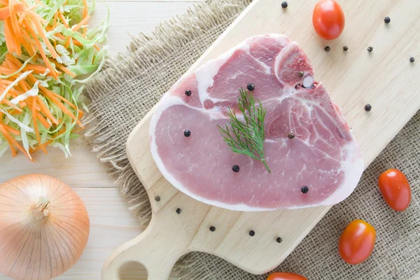 Filete de carne cruda con ingredien — Foto de Stock