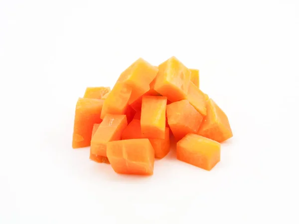 Подрібнена і нарізана морква ізольована — стокове фото