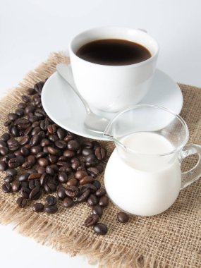 Kahve ve ekmek izole kahvaltı