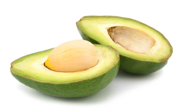 Twee plakjes avocado geïsoleerd — Stockfoto