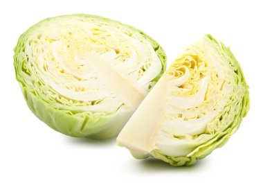 İzole dilimlenmiş yeşil lahana 