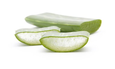 Aloe Vera izole dilimlenmiş 