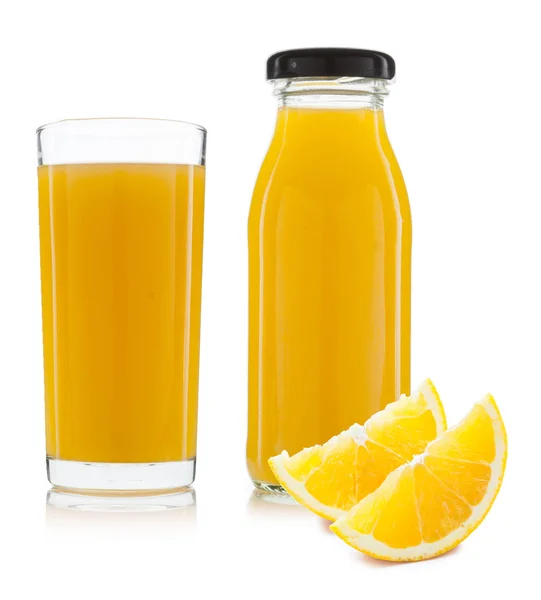 Sok pomarańczowy w szklance na białym tle — Zdjęcie stockowe