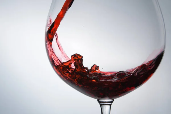 Víno se nalévá — Stock fotografie