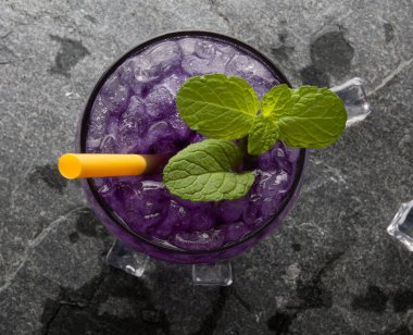 Mor soda kireç kireç içkiyle