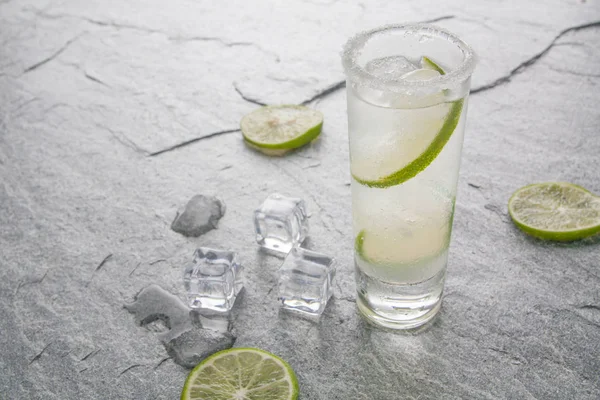 Classica bevanda margarita con lime e sale — Foto Stock