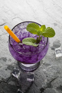 Mor soda kireç kireç içkiyle