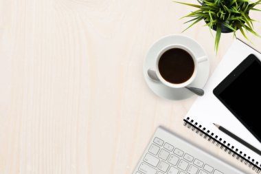 Yukarıdaki not defteri bilgisayar kopya alanı ile çalışma tablosu