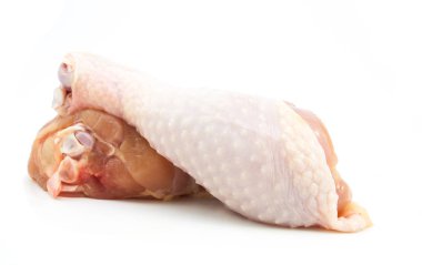 Taze tavuk drumsticks izole