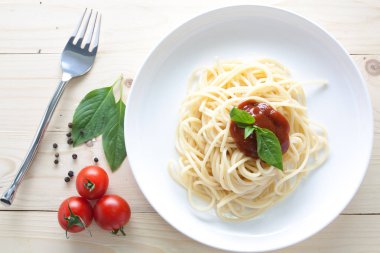 Taze domatesli spagetti