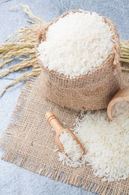 Altın Başak bir kaşıkla Tay kokulu Yasemin pirinç