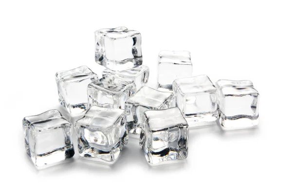 Tre cubetti di ghiaccio su bianco — Foto Stock