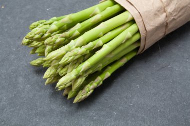 demet kuşkonmaz kayrak üzerine 