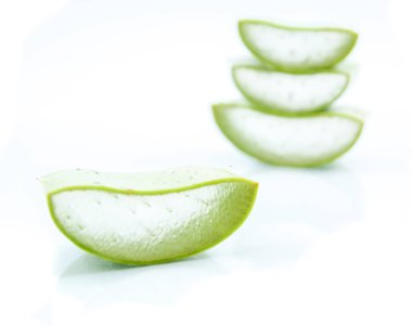 vers blad Aloë vera geïsoleerd