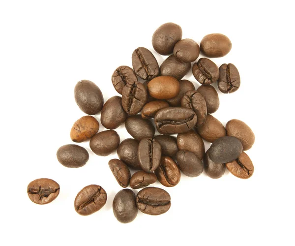 Кофейные зерна в крупном плане изолированы — стоковое фото