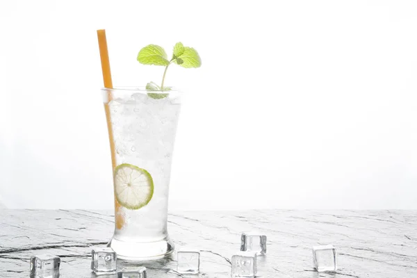 Soda lime drink with lime on stone. — Stock Photo, Image