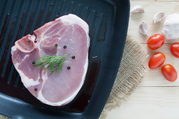 Filete de carne cruda con ingredien — Foto de Stock