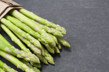 demet kuşkonmaz kayrak üzerine 