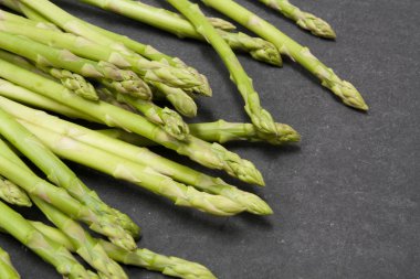 demet kuşkonmaz kayrak üzerine 