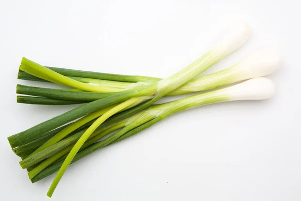 Zelené cibule, samostatný — Stock fotografie