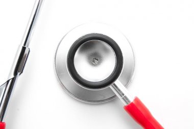 -Kırmızı stetoskop kadar yakın