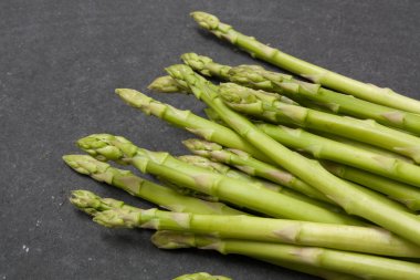 demet kuşkonmaz kayrak üzerine 