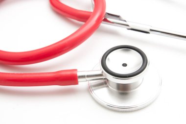 -Kırmızı stetoskop kadar yakın