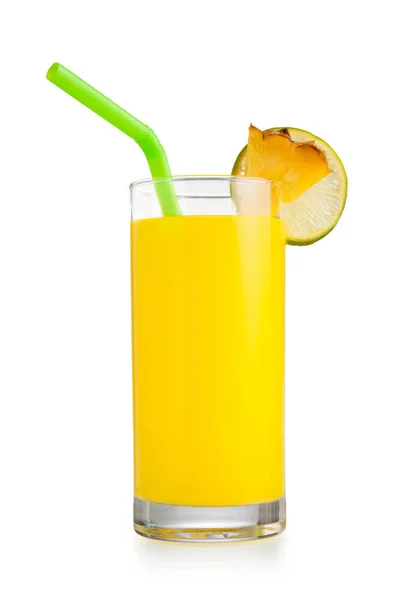 Schöne Fruchtgetränke Glas Ananassaft und Scheiben Ananas — Stockfoto