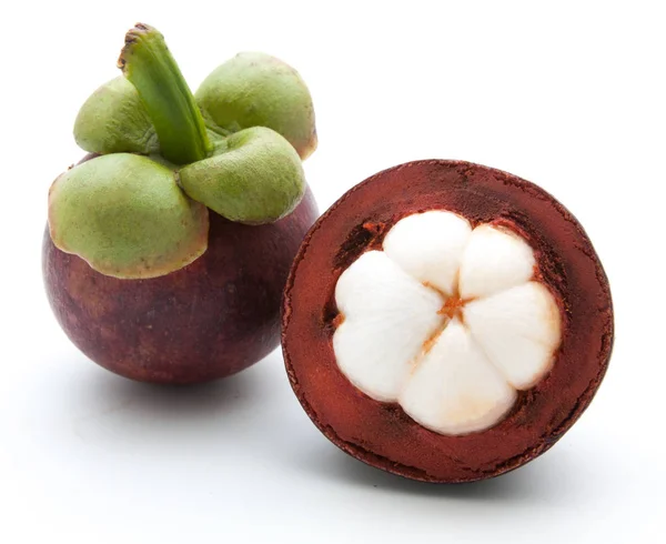 Mangostan królową owoców na białym — Zdjęcie stockowe