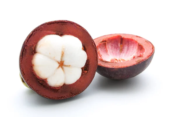 Mangosteen koningin van fruit op wit — Stockfoto