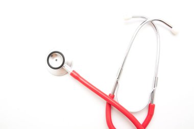 -Beyaz üzerine kırmızı stetoskop kapat