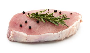 Baharat ve otlar rosemary ile çiğ domuz biftek parçaları