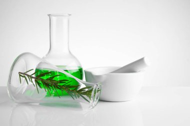 bitkisel ilaç doğal organik ve bilimsel cam ürünleri