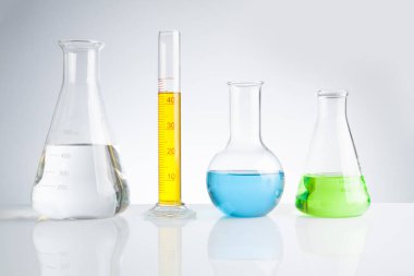 bitkisel ilaç doğal organik ve bilimsel cam ürünleri