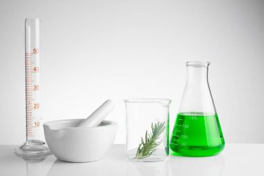 bitkisel ilaç doğal organik ve bilimsel cam ürünleri