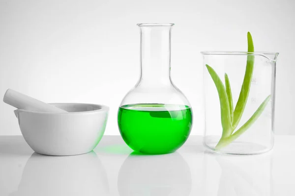 漢方薬自然有機および科学的なガラスの製品 — ストック写真