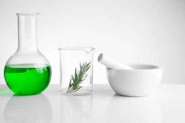 bitkisel ilaç doğal organik ve bilimsel cam ürünleri