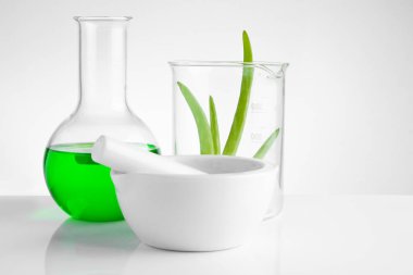 bitkisel ilaç doğal organik ve bilimsel cam ürünleri