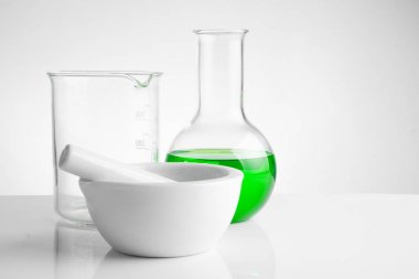 bitkisel ilaç doğal organik ve bilimsel cam ürünleri