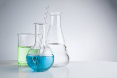 bitkisel ilaç doğal organik ve bilimsel cam ürünleri